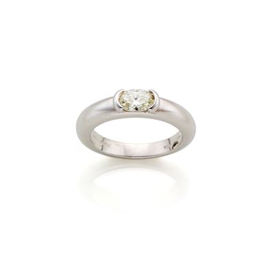 Missiaglia, Anello in oro bianco 18 Kt con diamante ovale di circa 0,65 ct