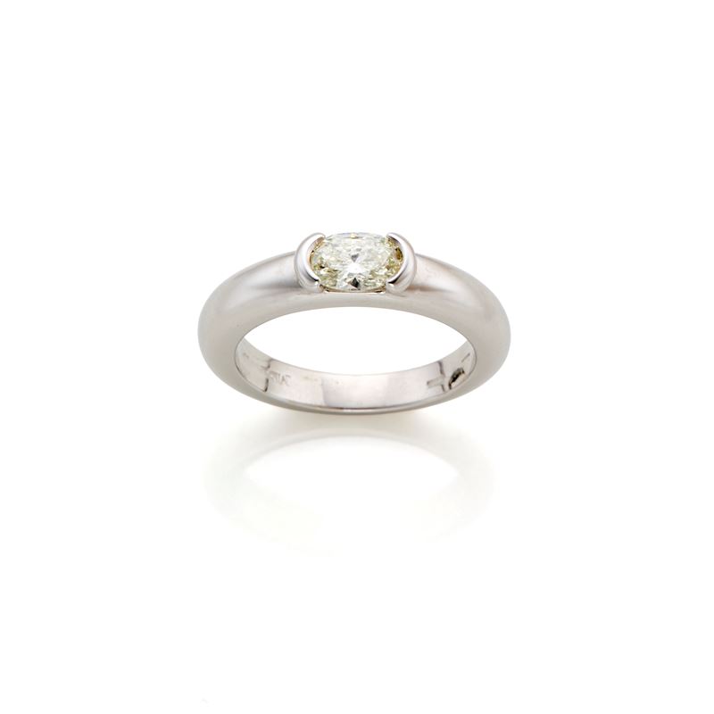 Missiaglia, Anello in oro bianco 18 Kt con diamante ovale di circa 0,65 ct