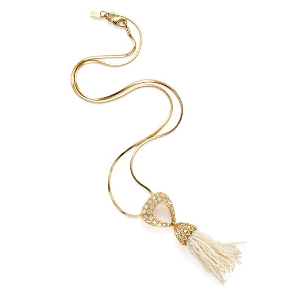 Gold pendant with diamonds and micro-pearls