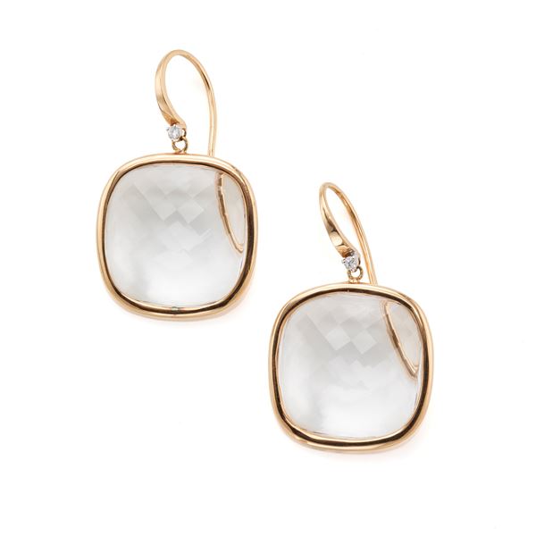 Gold earring with rock crystal