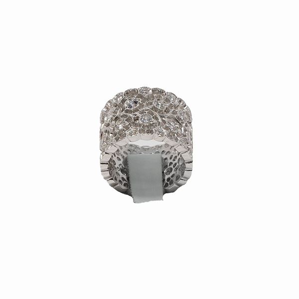Anello a fascia in oro bianco e diamanti