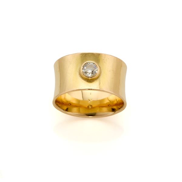 Gold ring with diamond