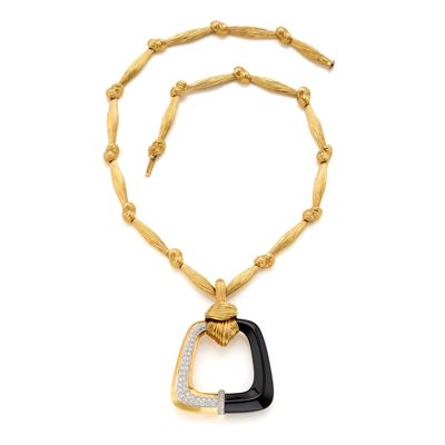 Collana La Triomphe, oro giallo e bianco 18 Kt con pendente in onice e diamanti, circa 2 ct