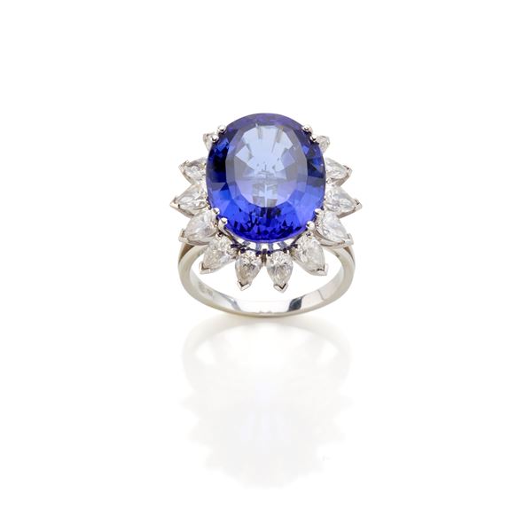 Gold ring with tanzanite and diamonds