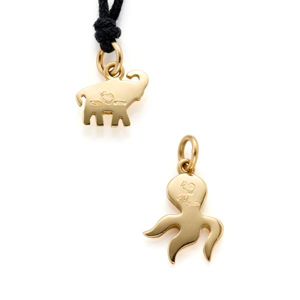 Two Dodo gold pendants