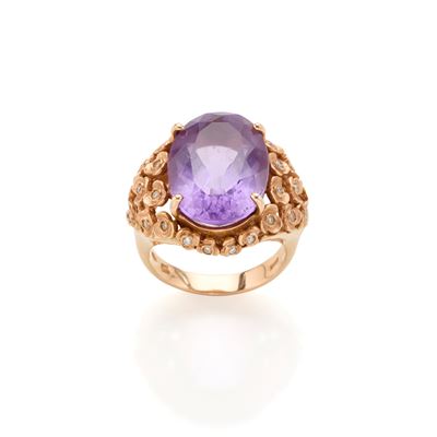 Anello in oro rosa 18 Kt con ametista ovale e diamanti