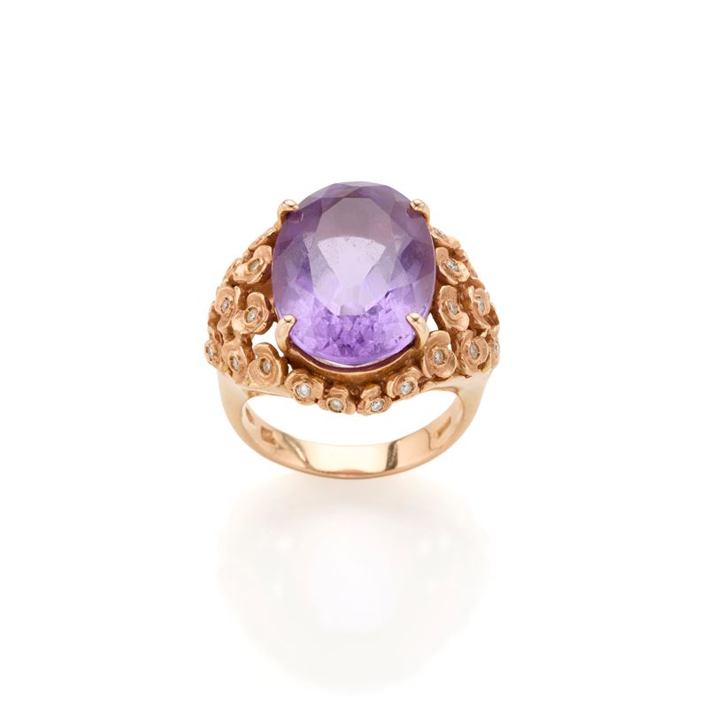 Anello in oro rosa 18 Kt con ametista ovale e diamanti