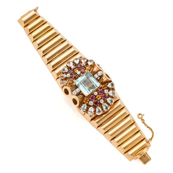 Gold bracelet with aquamarine