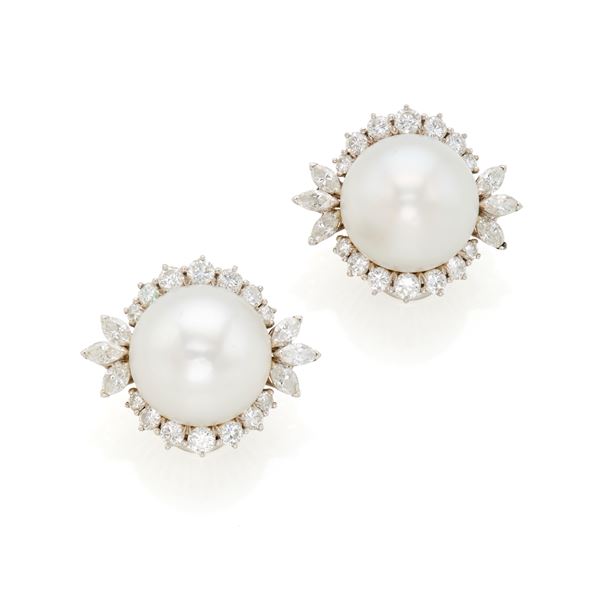 Gold earrings with pearls and diamonds