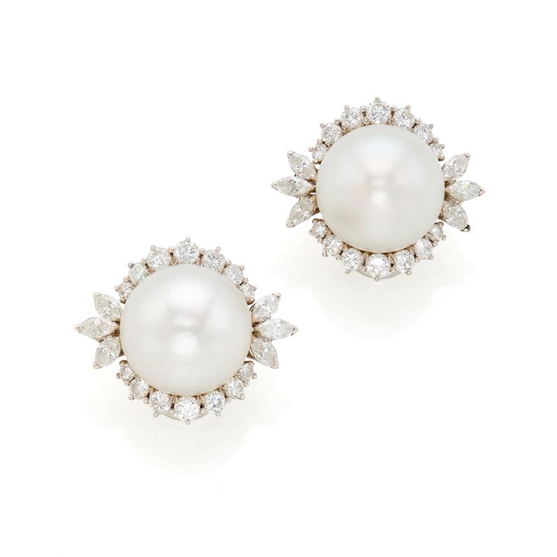 Orecchini in oro bianco 18 Kt con perle coltivate e diamanti