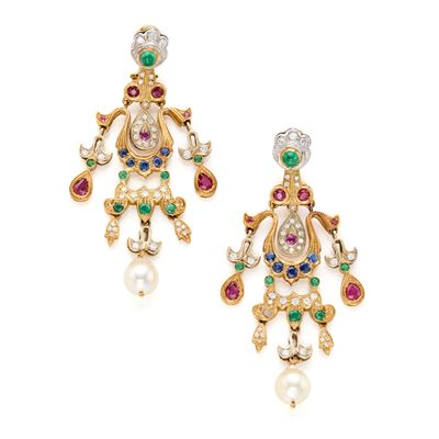 Orecchini in oro giallo e bianco 18 Kt con diamanti, rubini, smeraldi e perle coltivate