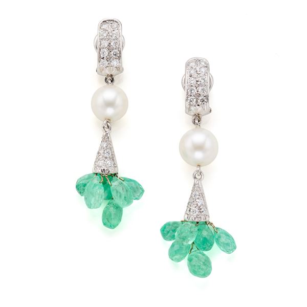 Gold earrings with pearls and emeralds