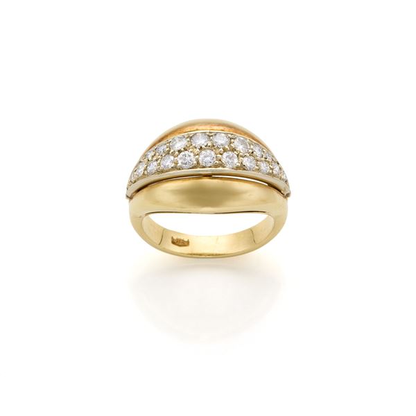 Gold ring with diamonds