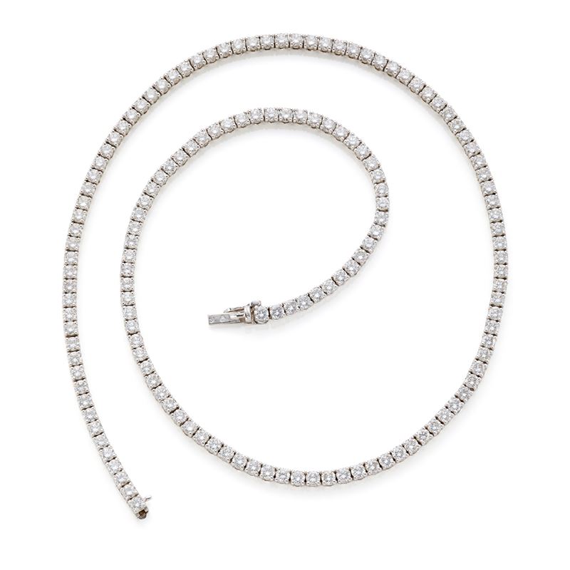 Cartier, Collana in oro bianco 18 Kt con diamanti rotondi, collezione Lignes essentielles