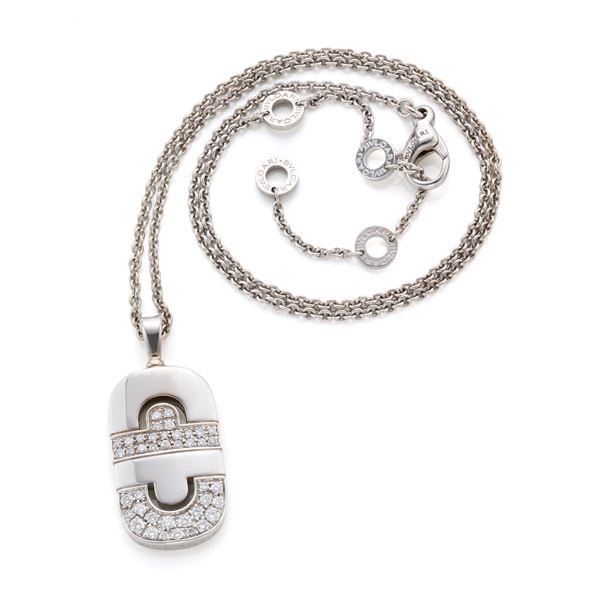 Bulgari necklace in gold and diamonds 