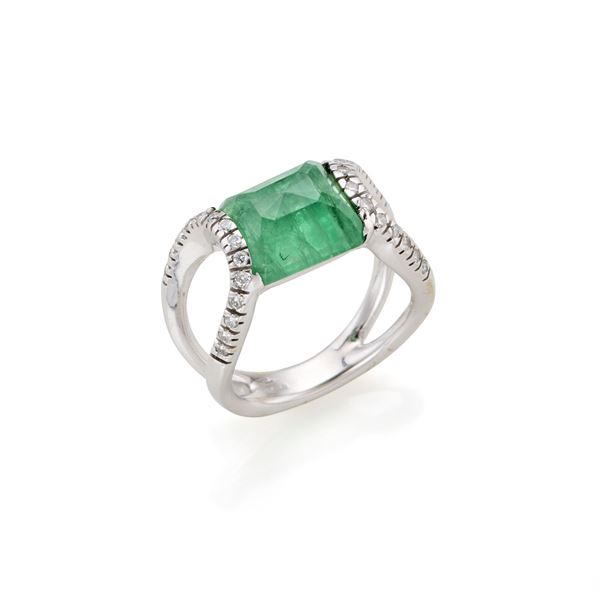 Gold ring with emerald and diamonds