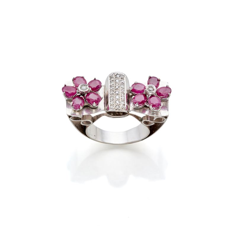 Anello in oro con diamanti e rubini