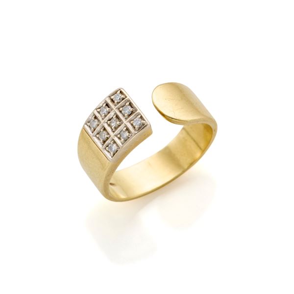 Anello in oro con diamanti