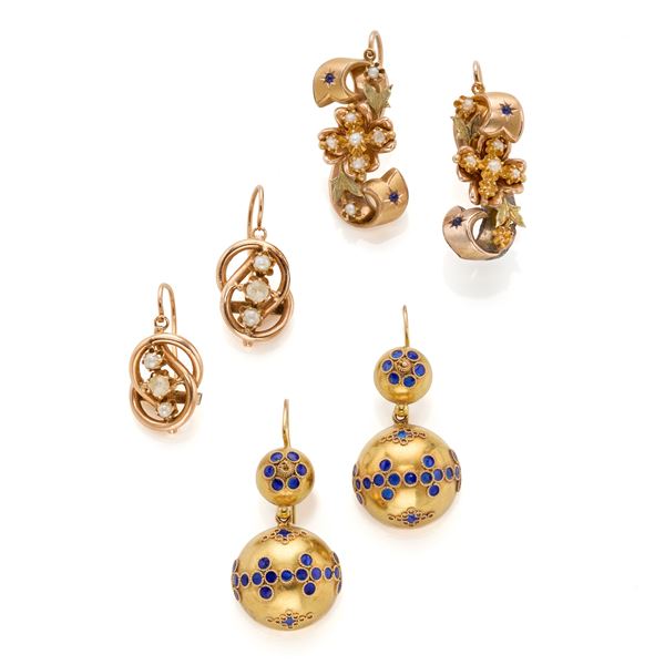 Lotto di tre paia di orecchini in oro