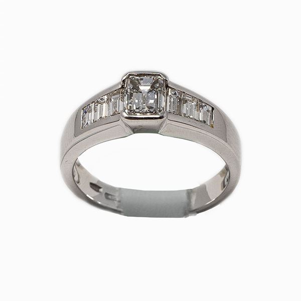 Anello con diamanti