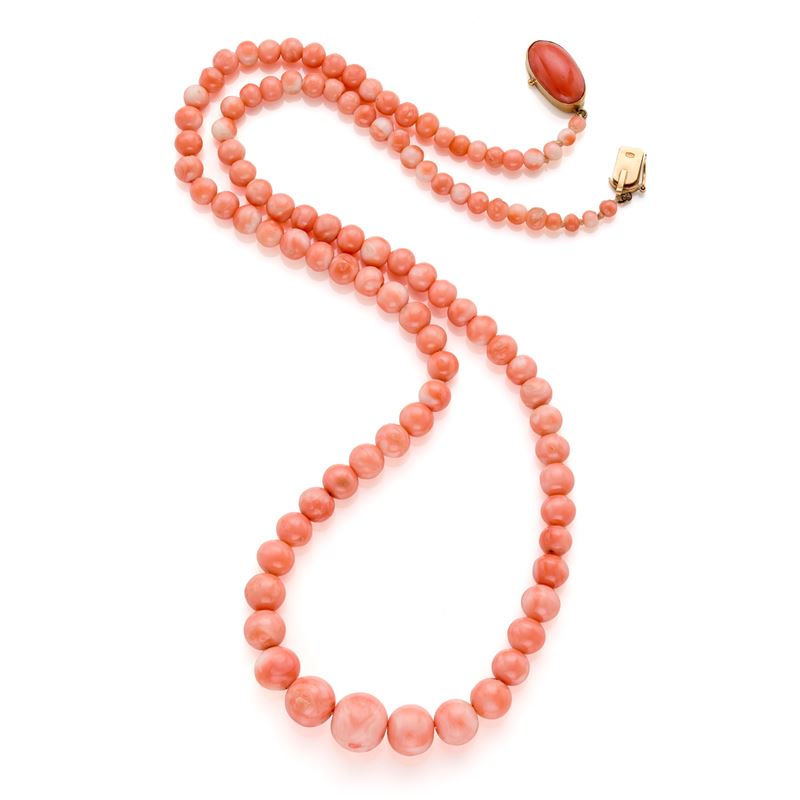 Collana in corallo con chiusura in oro