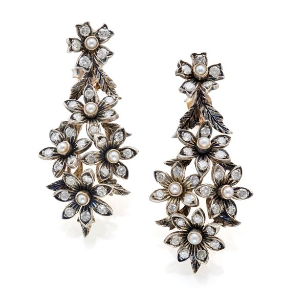 Orecchini in argento e oro con diamanti e micro-perle