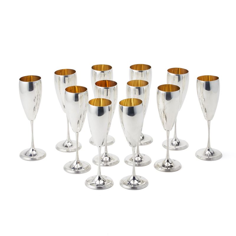 Dodici flutes in argento