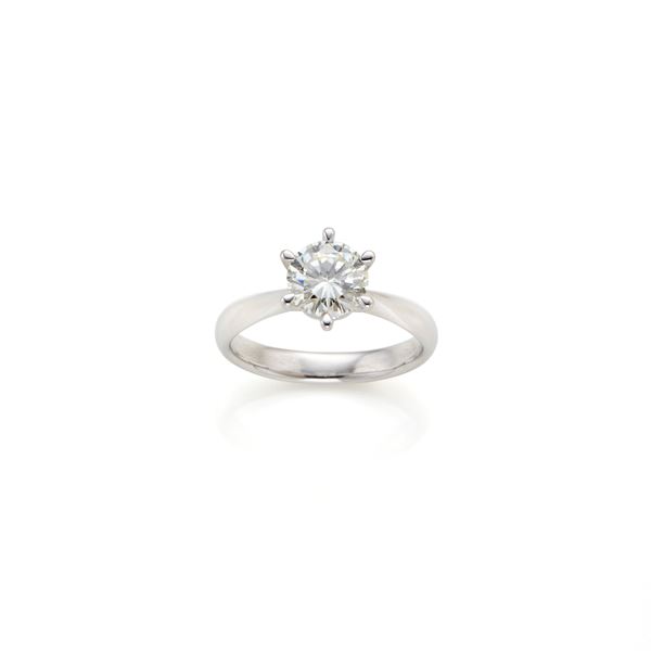 Anello in oro con diamante