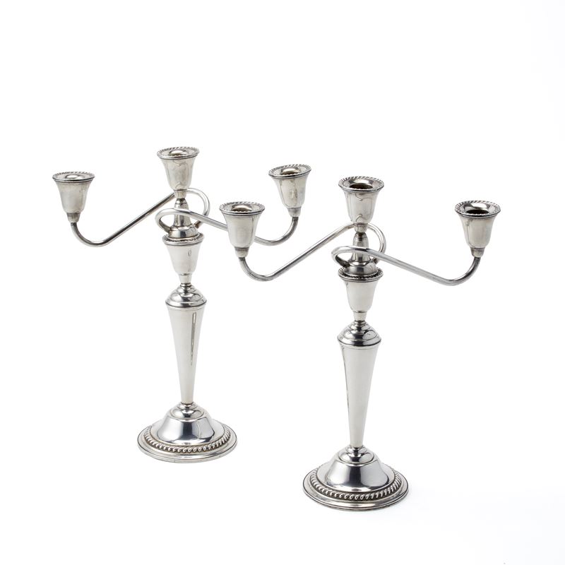 Coppia di candelabri in argento