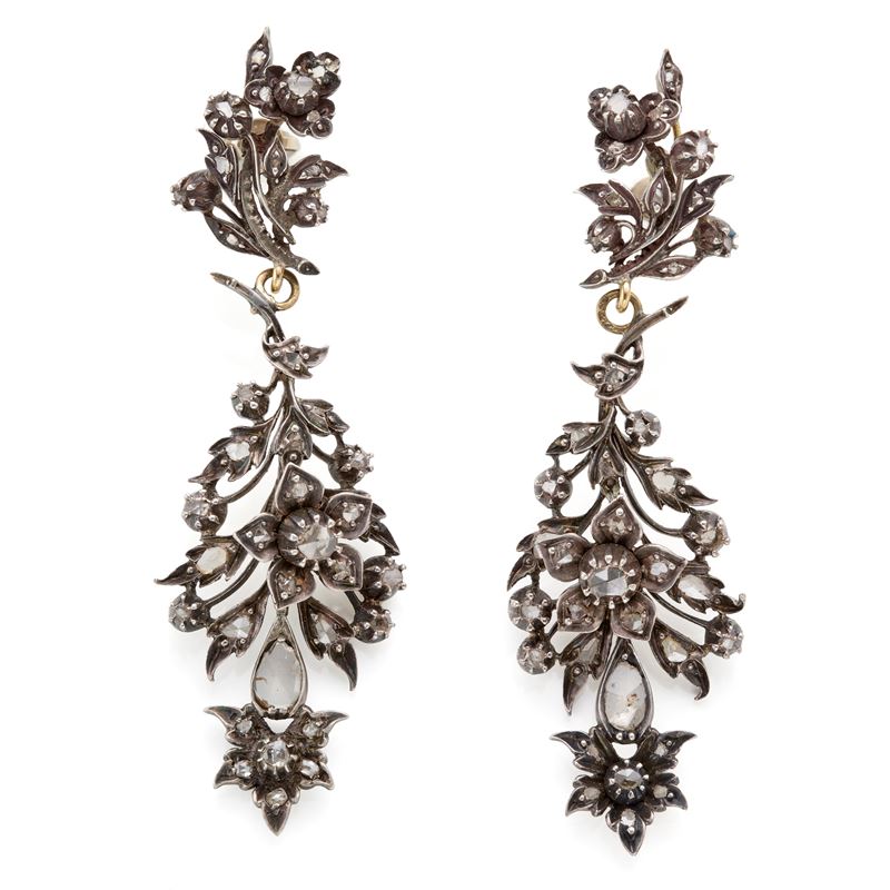 Orecchini pendenti in argento e diamanti