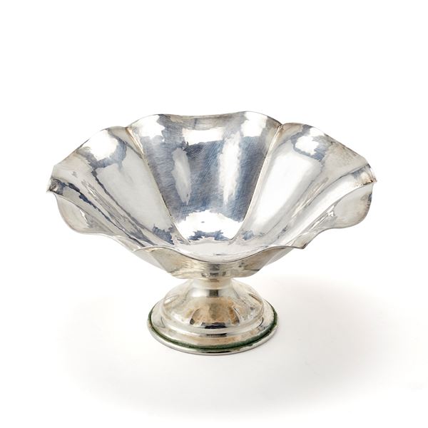 Silver bowl centrepiece