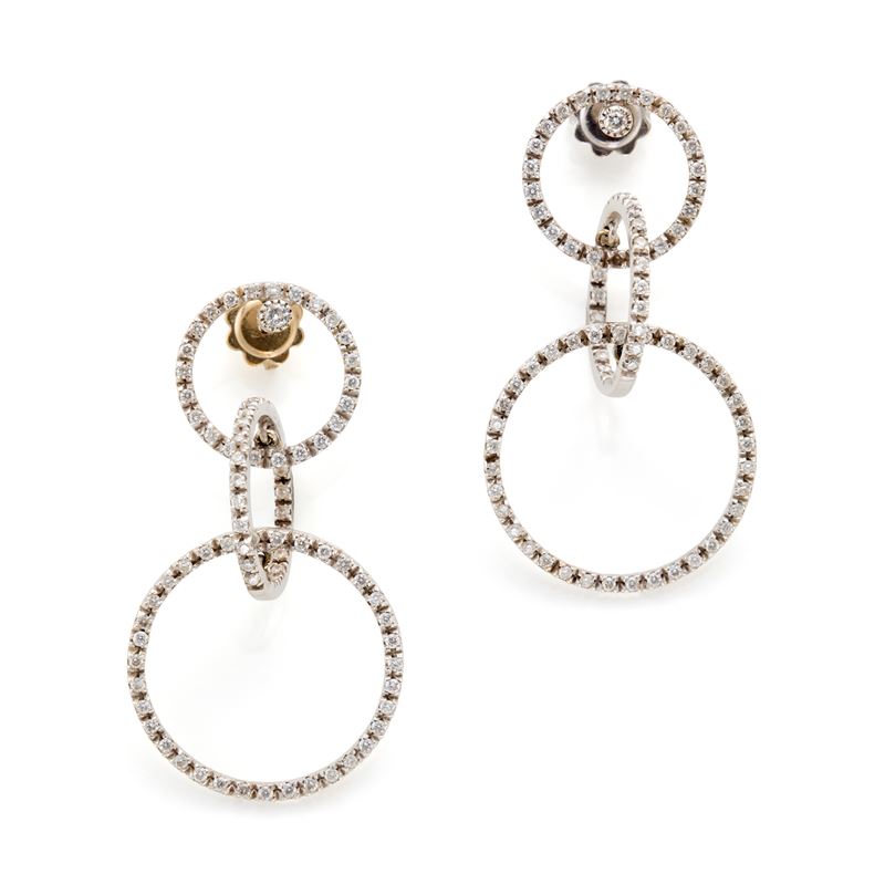 Orecchini pendenti in oro e diamanti