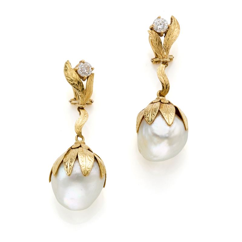 Orecchini in oro con diamanti e perle
