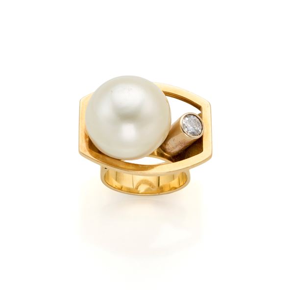 Anello in oro con perla e diamante