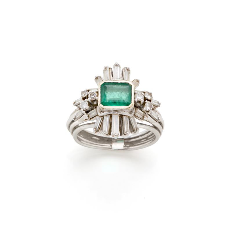 Anello in platino con smeraldo e diamanti