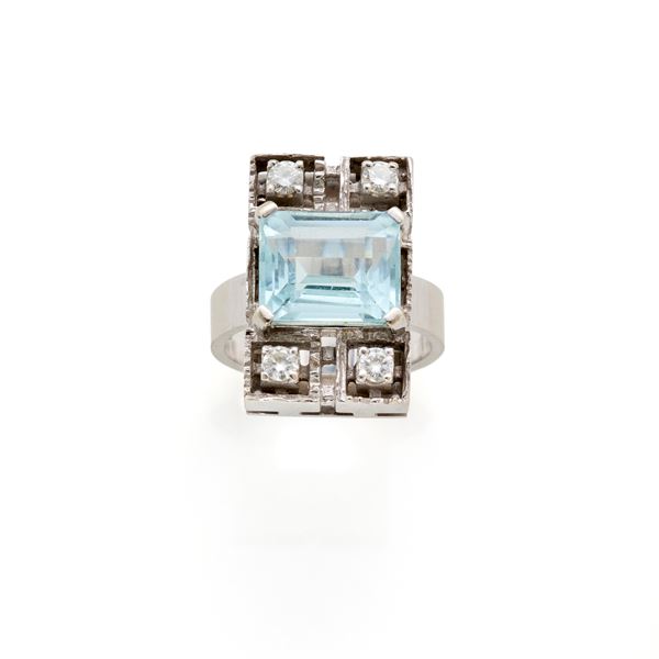 Gold ring with acquamarine and diamonds