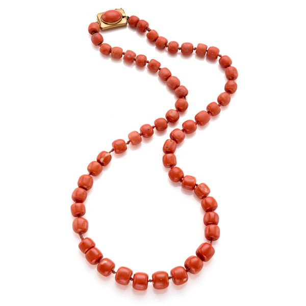 Coral necklace with gold clasp