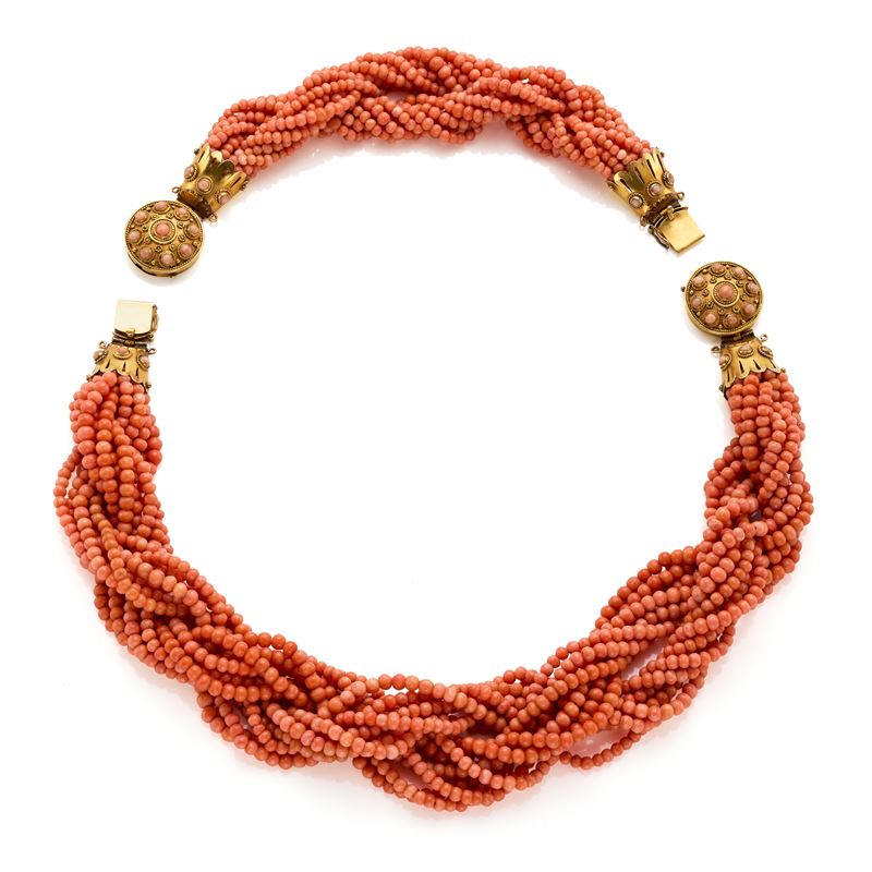 Collana e bracciale in corallo con chiusure in oro