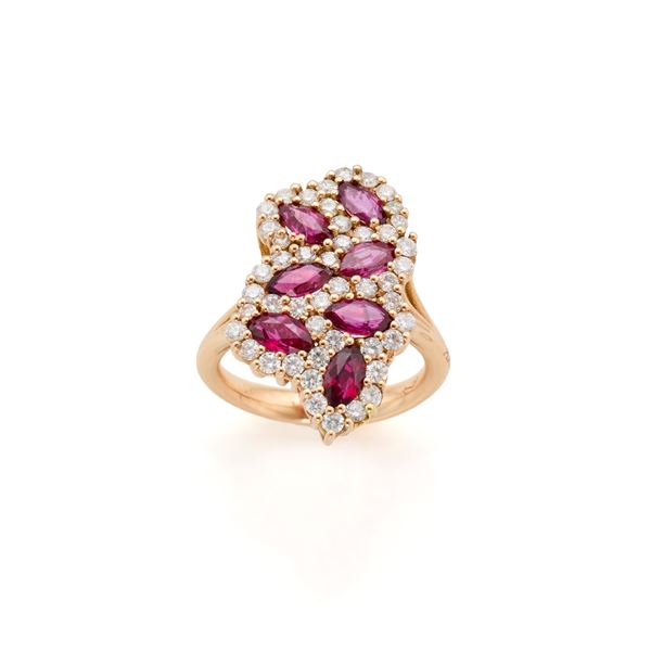 Anello in oro con diamanti e rubini