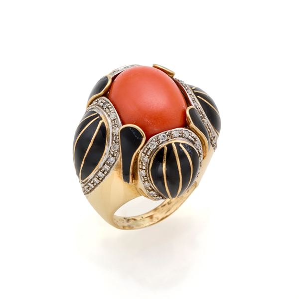 Anello in oro con smalti, diamanti e un corallo