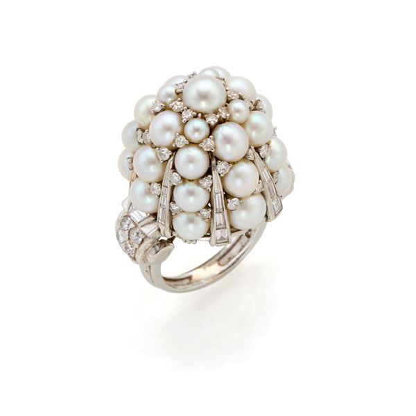 Anello in platino con perle e diamanti