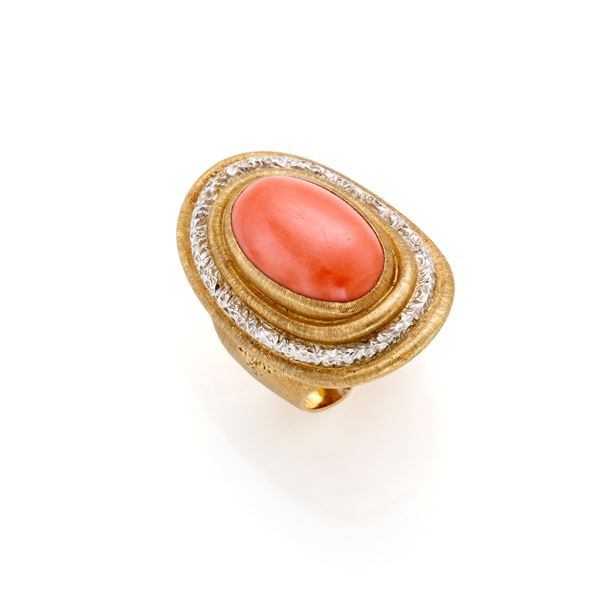 Anello M. Buccellati in oro con corallo
