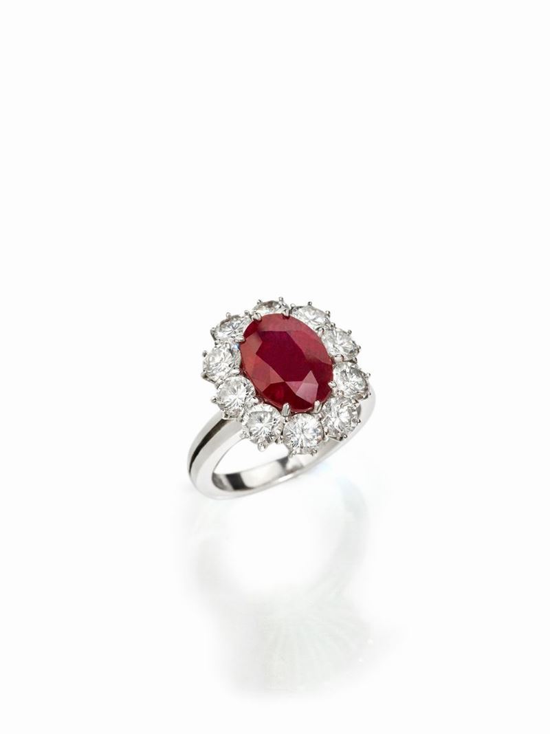 Anello in Oro Bianco con Rubino e Diamanti