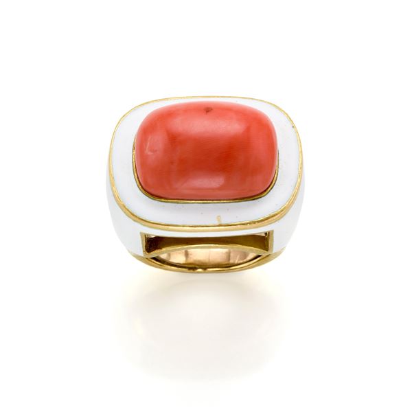 Anello in oro con smalto e corallo
