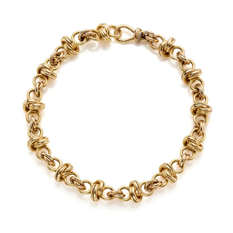 Collier in oro giallo 18 Kt a maglia annodata con diamanti rotondi (lunghezza circa 47 cm)