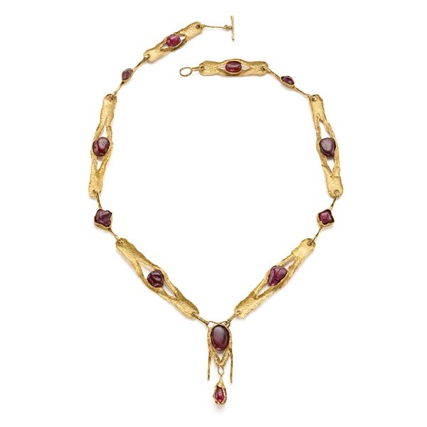 Collier modulare in oro con radici di rubino