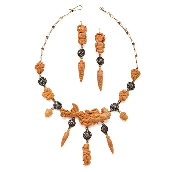 Demi parure in oro e argento con corallo, diamanti e rubini