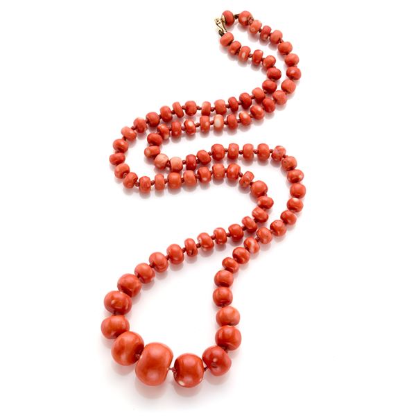 Collier a barilotti di corallo con chiusura in oro