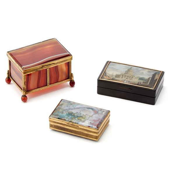 Set of three snuff boxes finished in gold plated metal