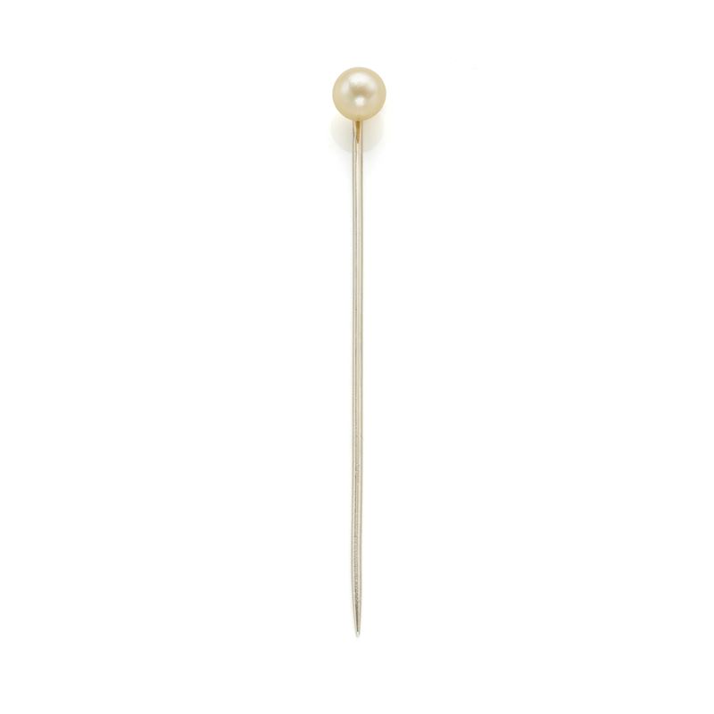 Spillone, oro bianco 18 kt con perla naturale d’acqua salata